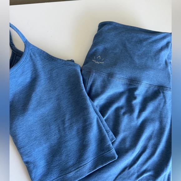 Beyond Yoga Set - Picture 2 of 3